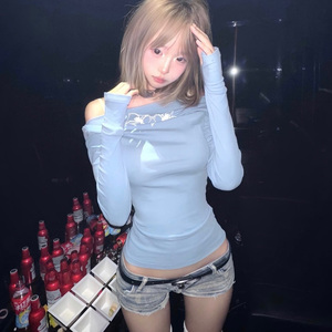 老汉趴在嫩妇身上耕耘h视频
